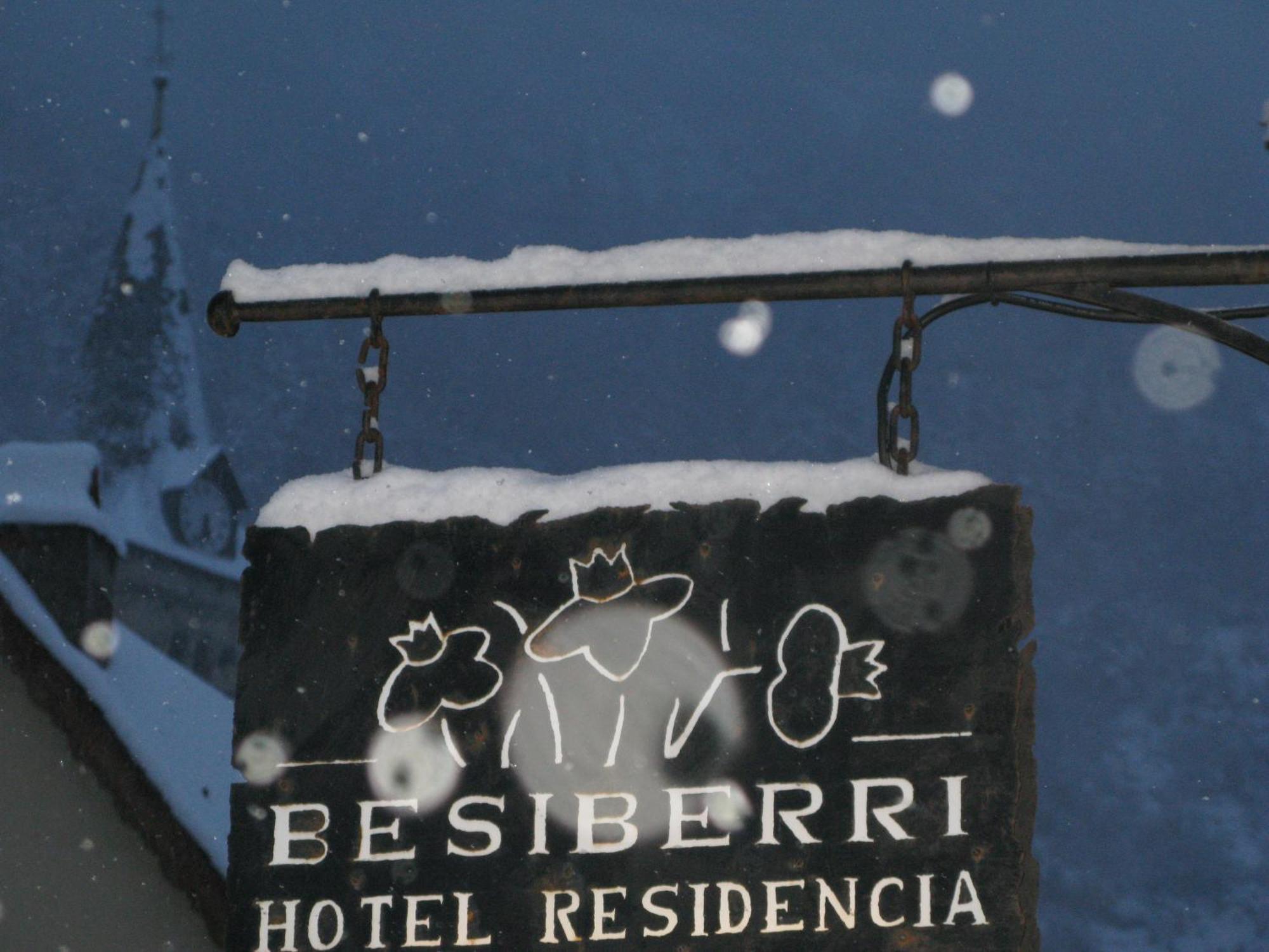 Besiberri Hotel Arties Buitenkant foto
